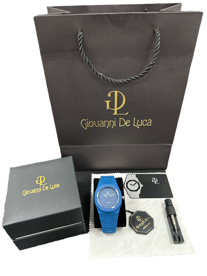 l GDL Polycarbon orologio Blu è leggero e comodo da indossare. Realizzato con materiali di alta qualità, è ideale per chi cerca un orologio leggero che possa essere indossato ogni giorno. Non solo ti aiuta a tenere il tempo, ma aggiunge anche un tocco di stile al tuo look quotidiano.